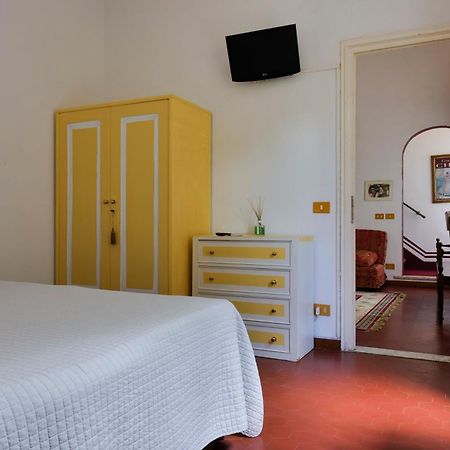 Hotel Club I Pini - Residenza D'Epoca In Versilia ลิโด ดิ กามาโยเร ภายนอก รูปภาพ