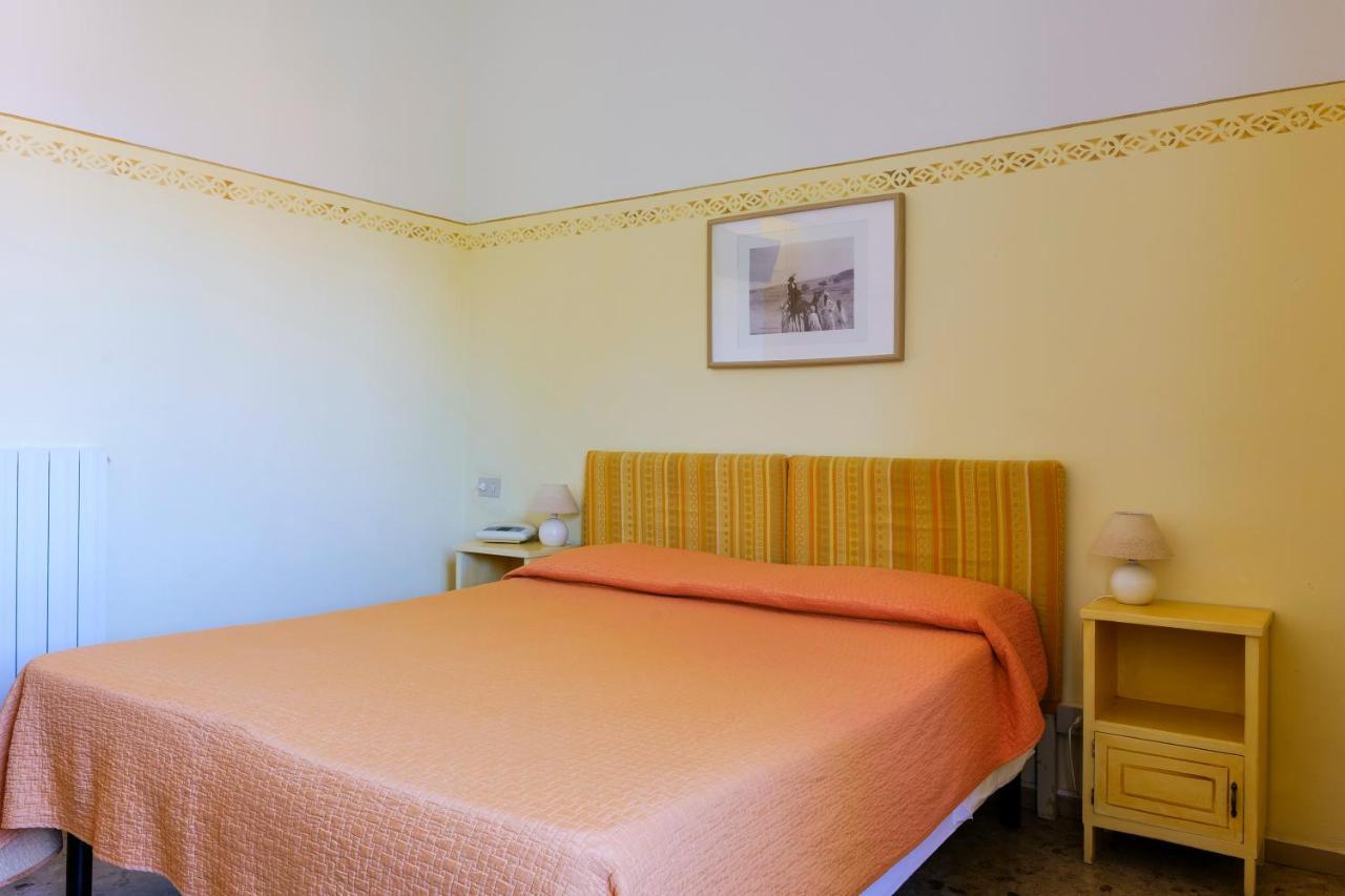 Hotel Club I Pini - Residenza D'Epoca In Versilia ลิโด ดิ กามาโยเร ภายนอก รูปภาพ