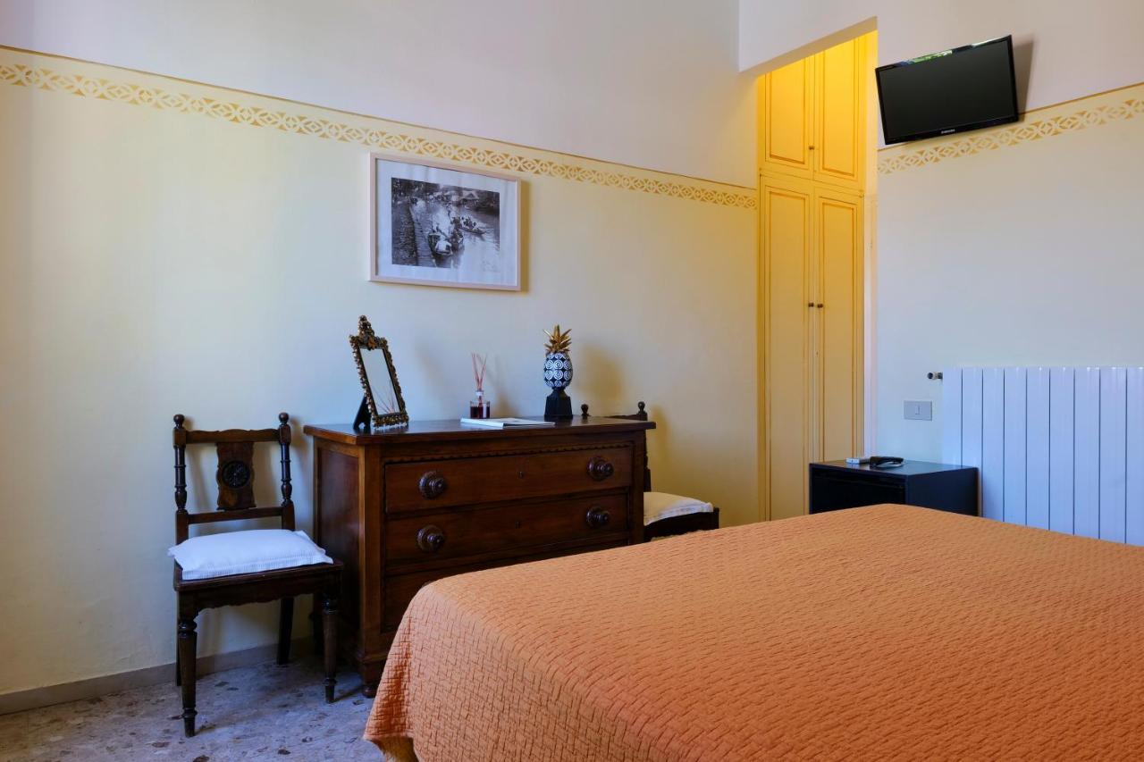 Hotel Club I Pini - Residenza D'Epoca In Versilia ลิโด ดิ กามาโยเร ภายนอก รูปภาพ