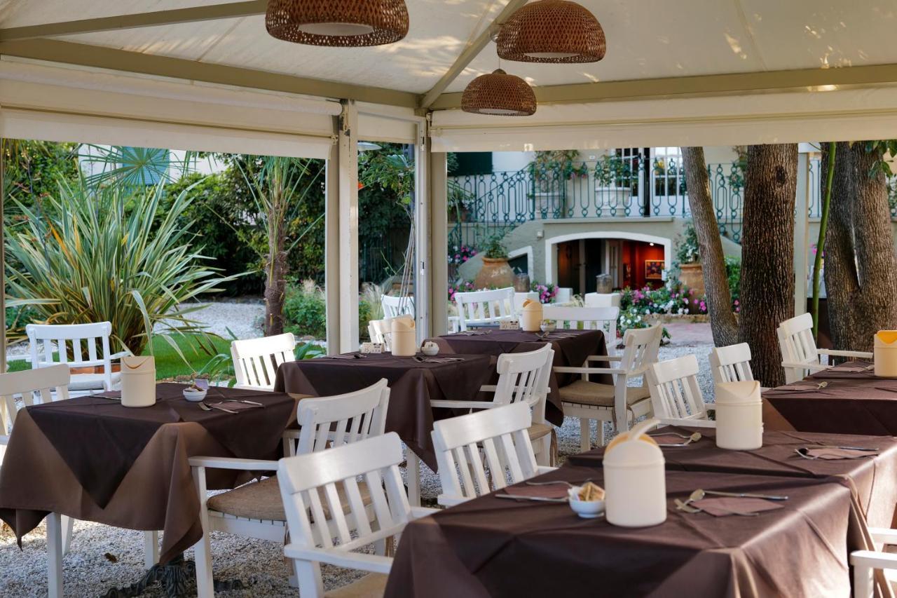 Hotel Club I Pini - Residenza D'Epoca In Versilia ลิโด ดิ กามาโยเร ภายนอก รูปภาพ