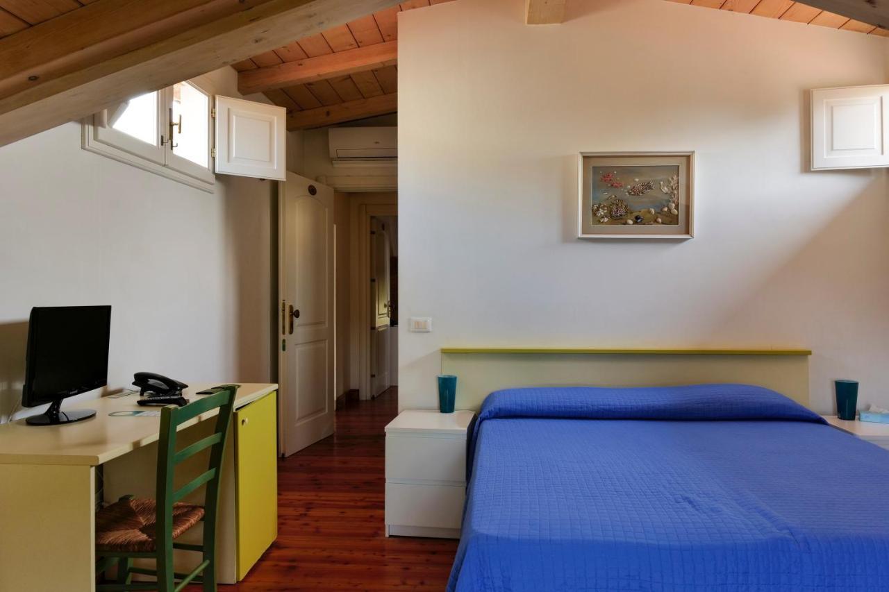 Hotel Club I Pini - Residenza D'Epoca In Versilia ลิโด ดิ กามาโยเร ภายนอก รูปภาพ