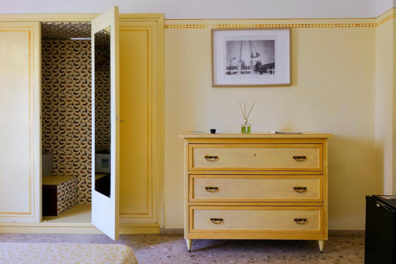 Hotel Club I Pini - Residenza D'Epoca In Versilia ลิโด ดิ กามาโยเร ภายนอก รูปภาพ