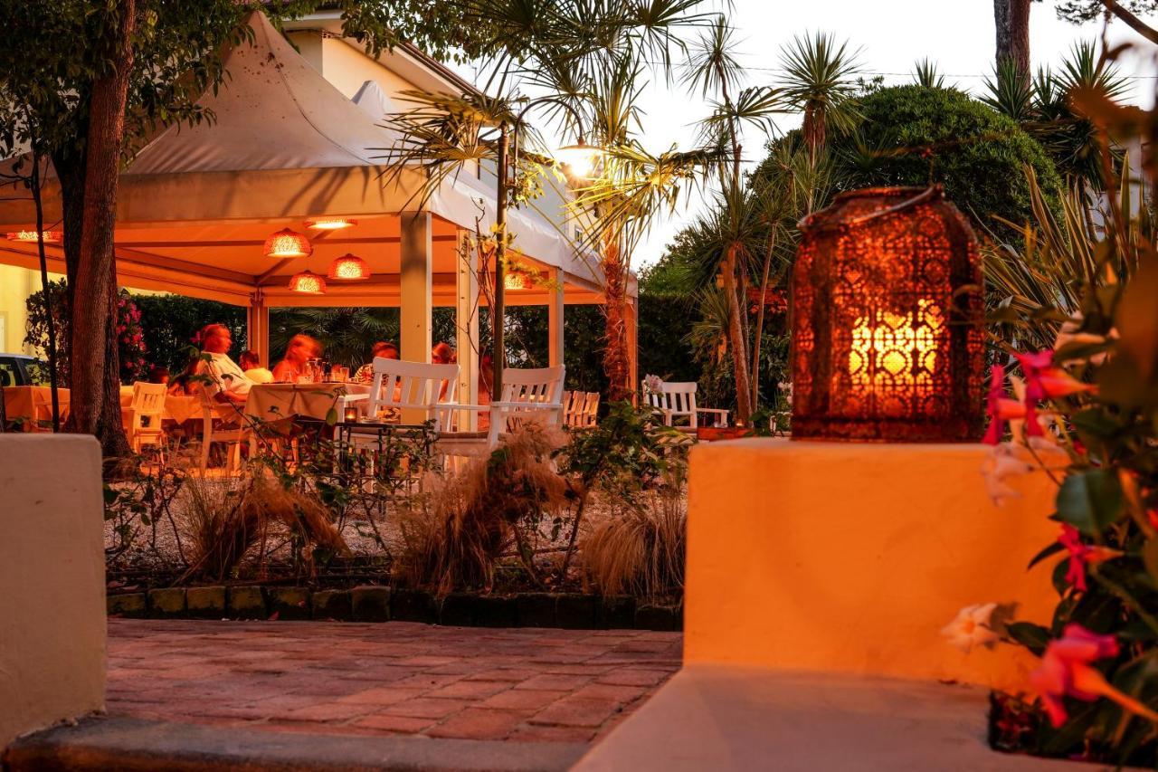 Hotel Club I Pini - Residenza D'Epoca In Versilia ลิโด ดิ กามาโยเร ภายนอก รูปภาพ