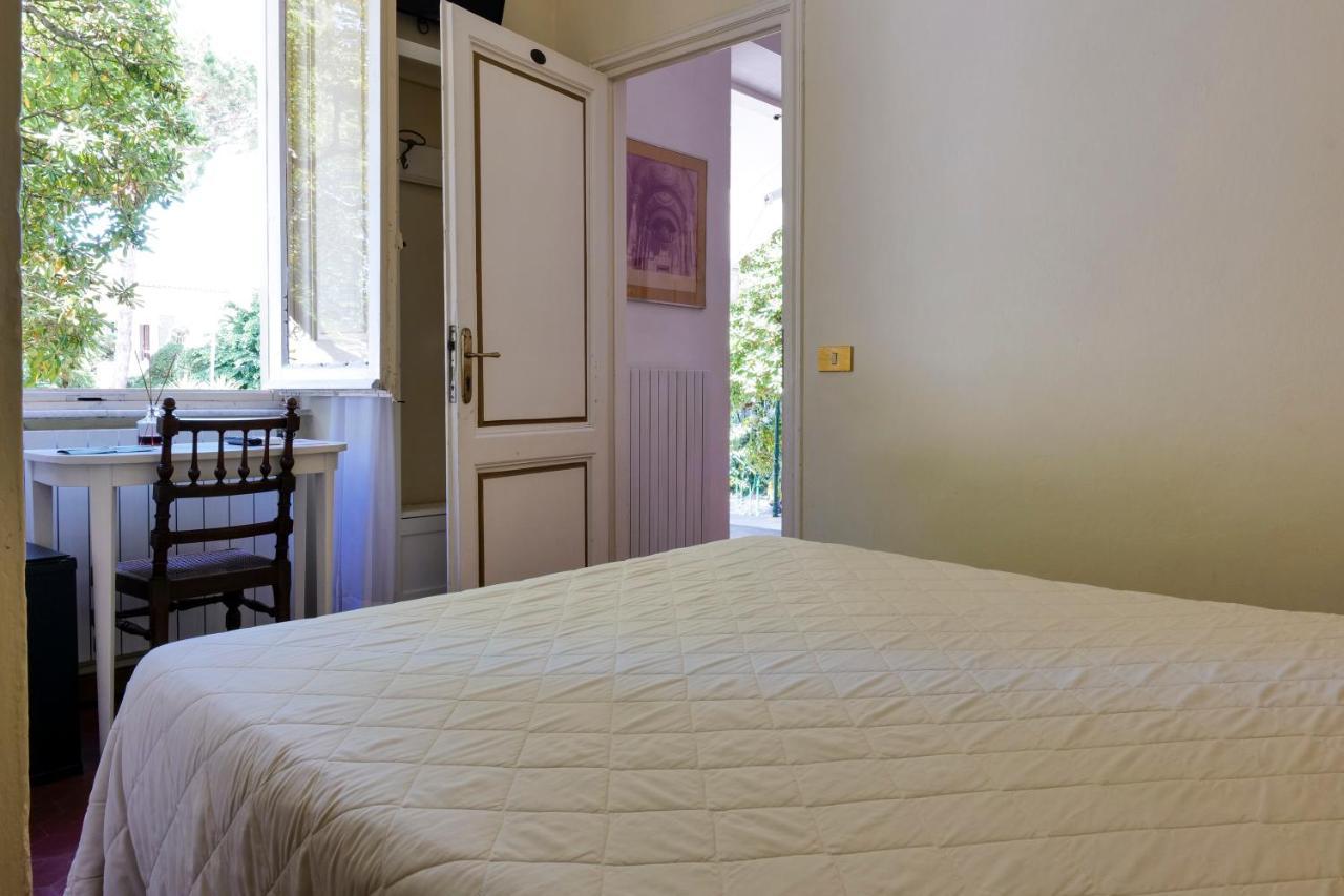 Hotel Club I Pini - Residenza D'Epoca In Versilia ลิโด ดิ กามาโยเร ภายนอก รูปภาพ