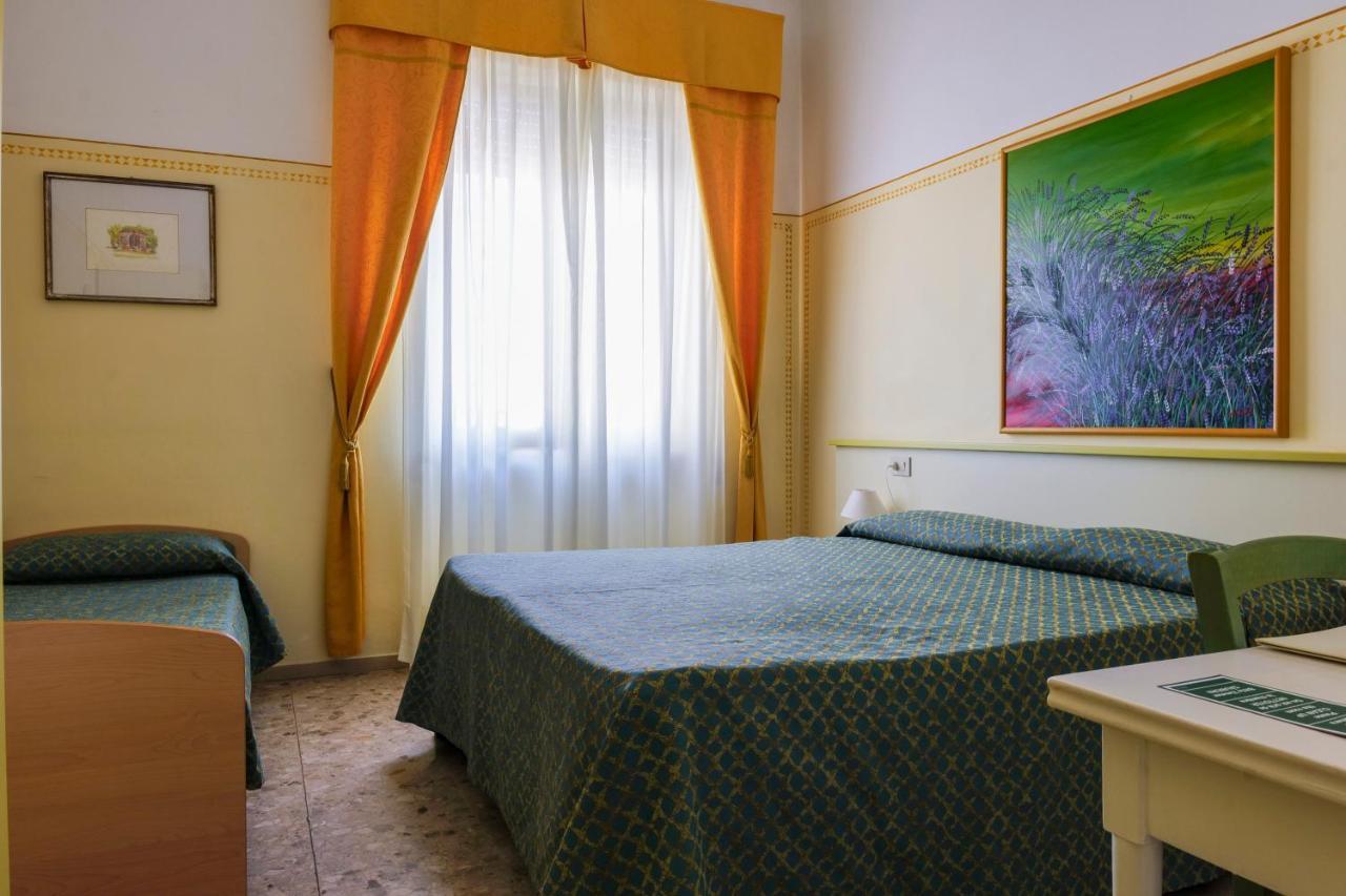 Hotel Club I Pini - Residenza D'Epoca In Versilia ลิโด ดิ กามาโยเร ภายนอก รูปภาพ