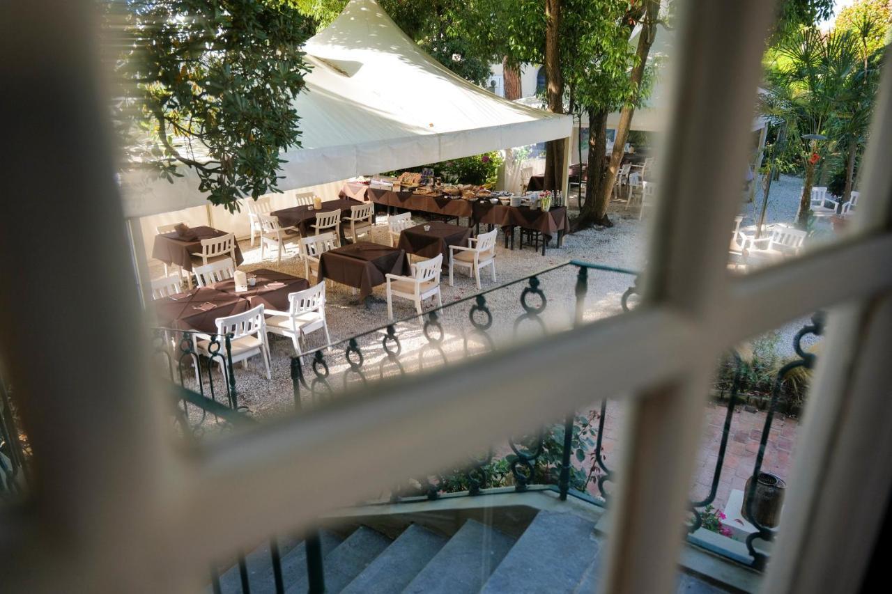 Hotel Club I Pini - Residenza D'Epoca In Versilia ลิโด ดิ กามาโยเร ภายนอก รูปภาพ
