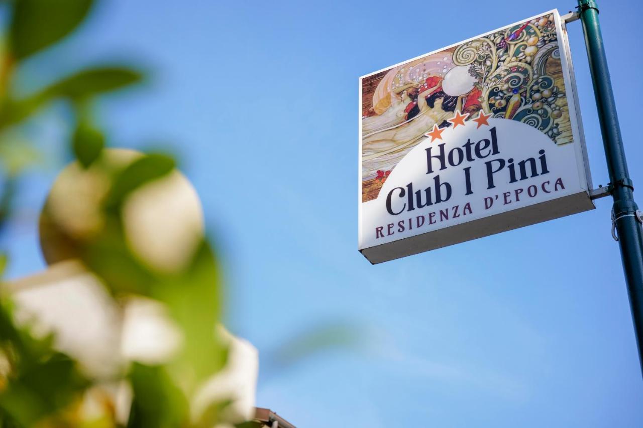 Hotel Club I Pini - Residenza D'Epoca In Versilia ลิโด ดิ กามาโยเร ภายนอก รูปภาพ