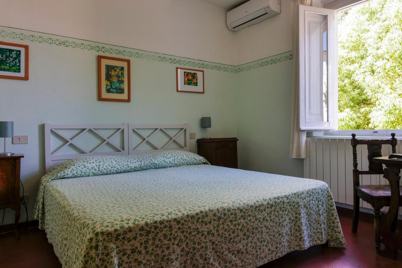 Hotel Club I Pini - Residenza D'Epoca In Versilia ลิโด ดิ กามาโยเร ภายนอก รูปภาพ