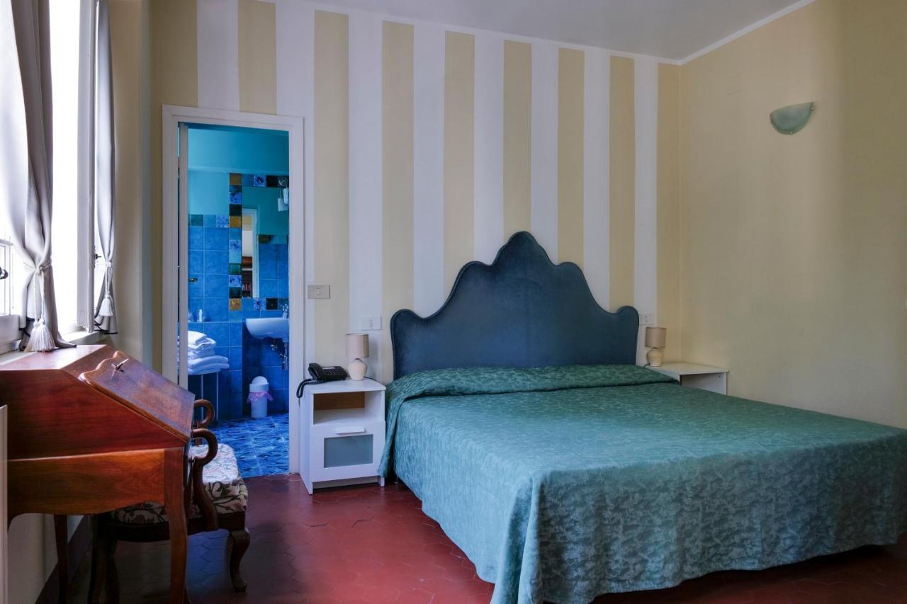 Hotel Club I Pini - Residenza D'Epoca In Versilia ลิโด ดิ กามาโยเร ภายนอก รูปภาพ