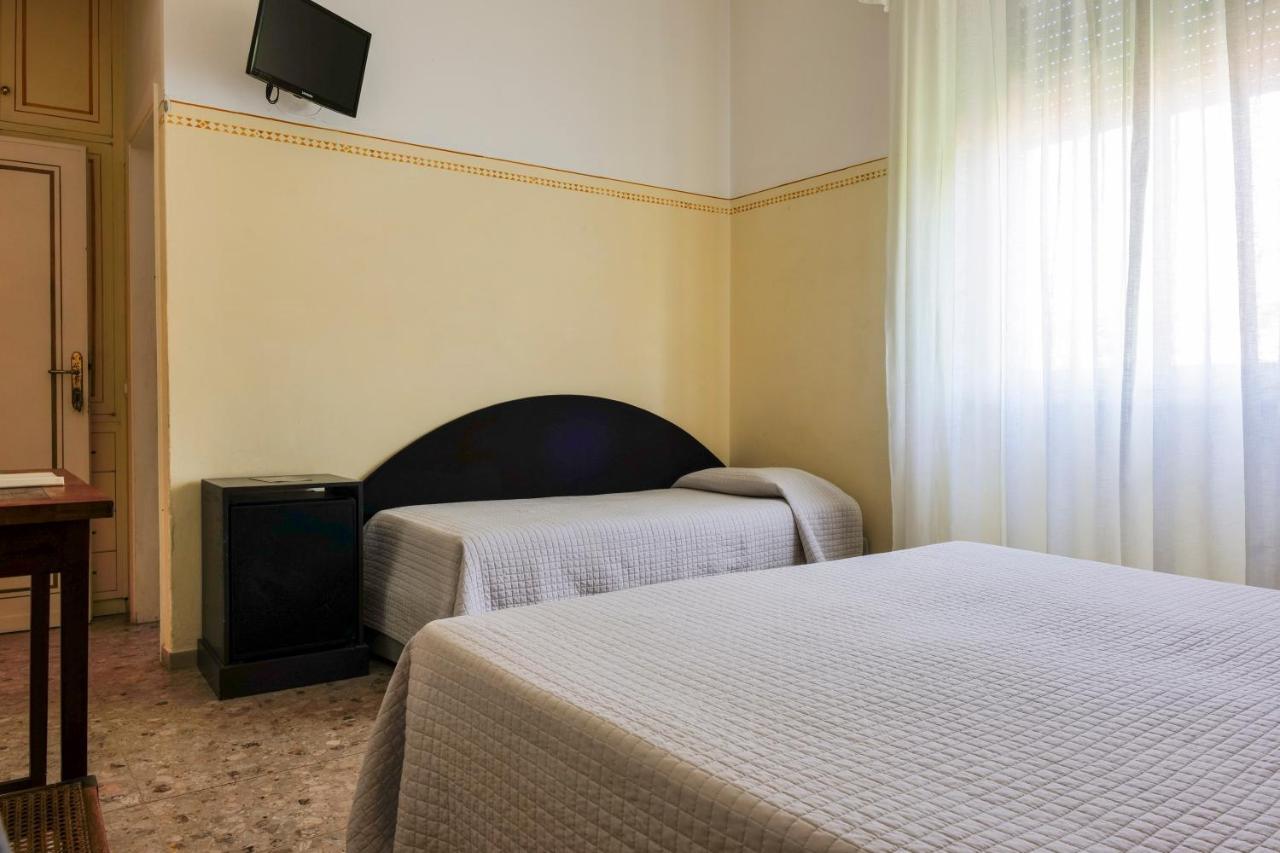 Hotel Club I Pini - Residenza D'Epoca In Versilia ลิโด ดิ กามาโยเร ภายนอก รูปภาพ