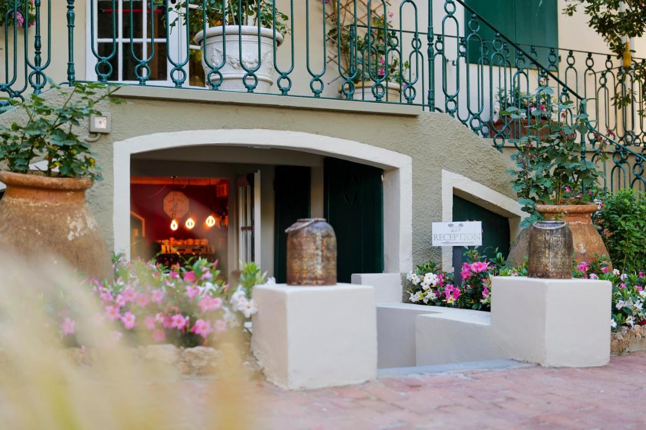 Hotel Club I Pini - Residenza D'Epoca In Versilia ลิโด ดิ กามาโยเร ภายนอก รูปภาพ
