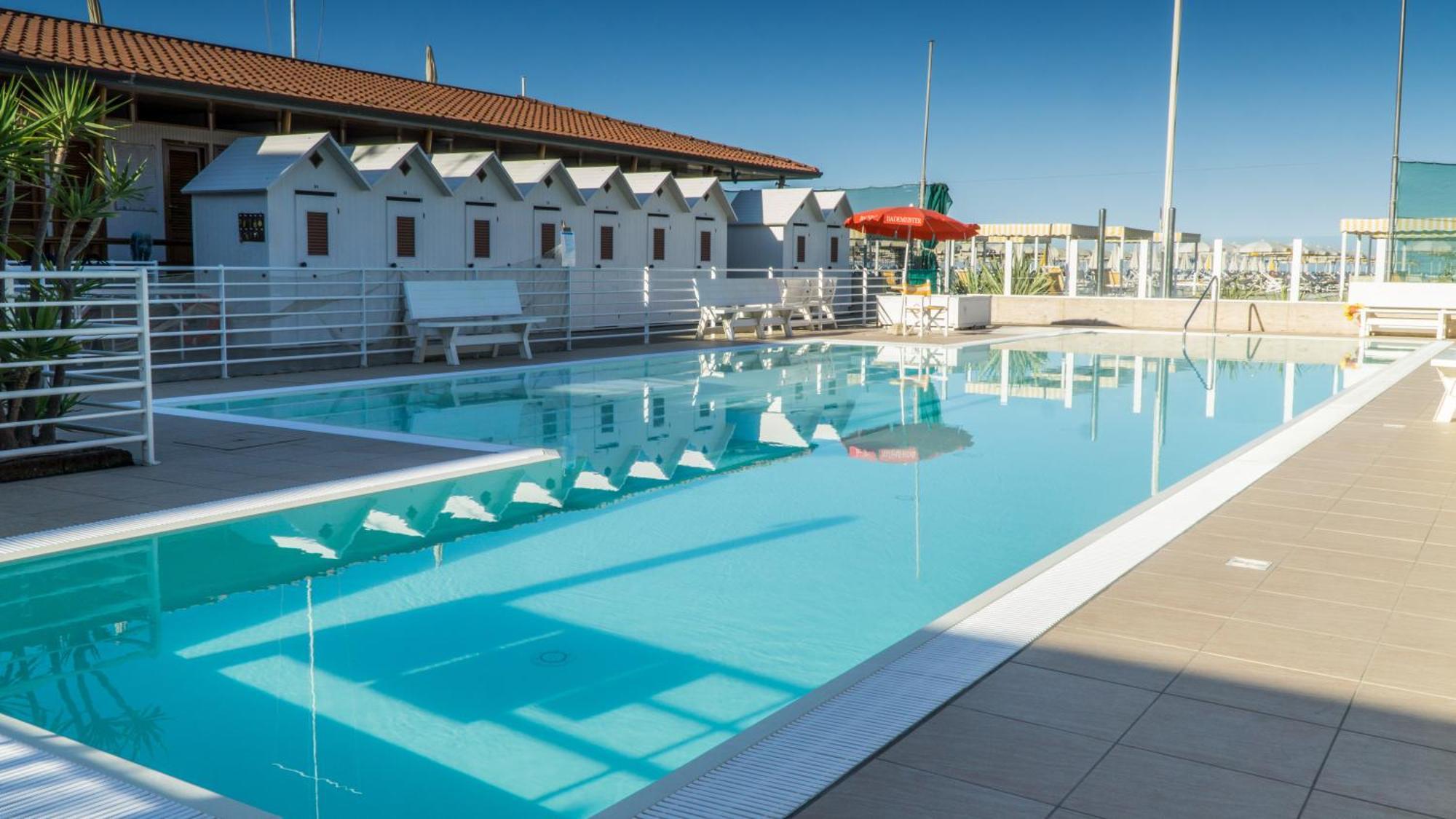 Hotel Club I Pini - Residenza D'Epoca In Versilia ลิโด ดิ กามาโยเร ภายนอก รูปภาพ